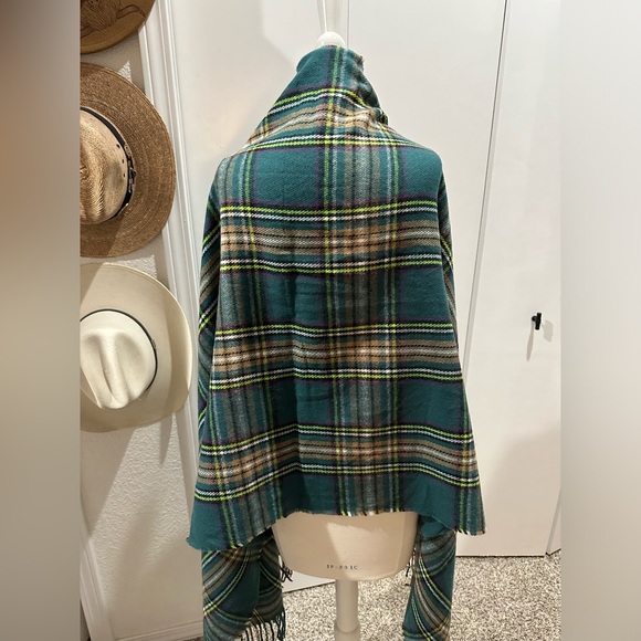 Plaid Chawl/Stole - Picture 2 of 4